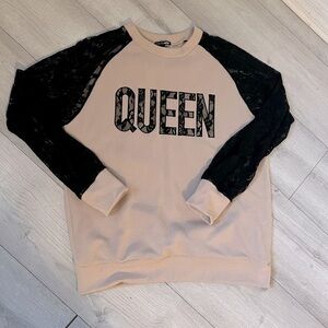 Queen sweater with lace sleeves